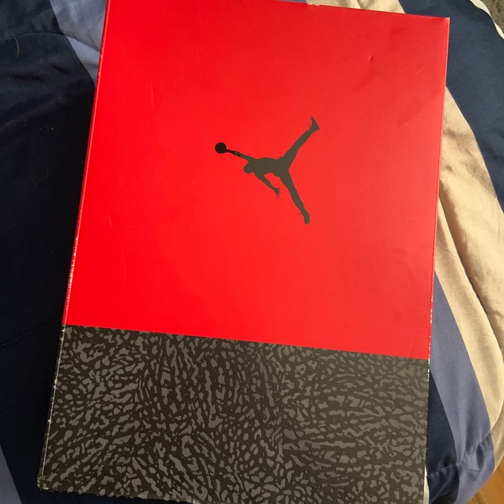 Air Jordan 3 Retro “CHI” exclusive drop size 7.5